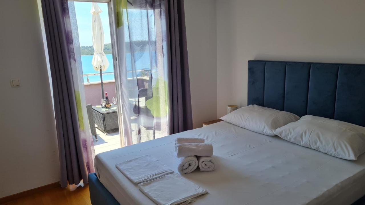 Apartmani Ferdi Trogir Exterior foto